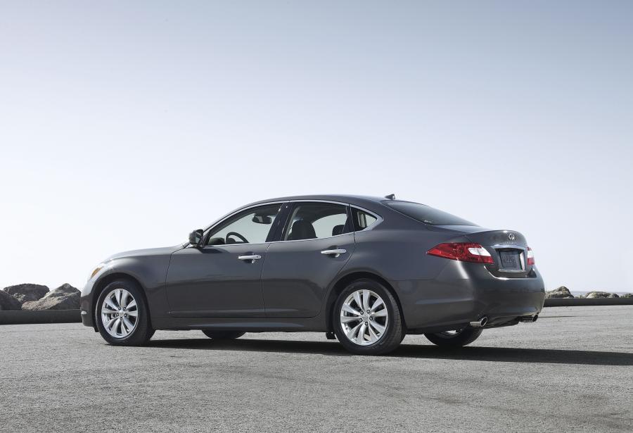  Infiniti M56 2010 года  (фото 22 из 34)